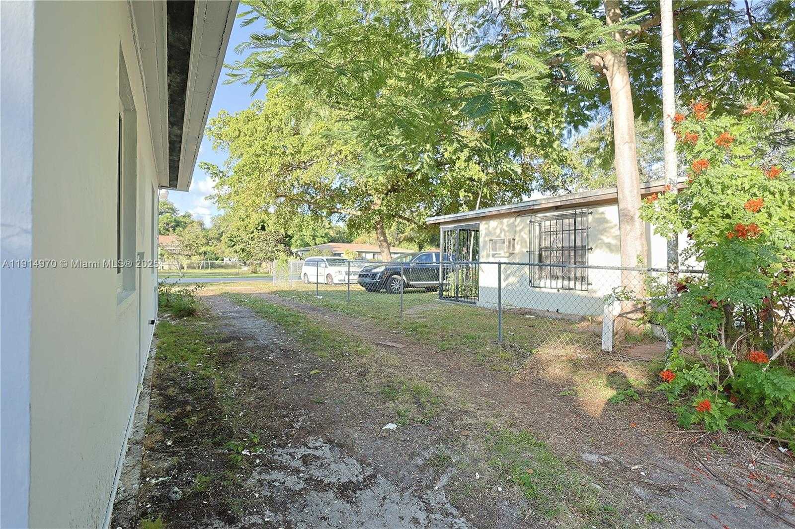 Small Image of 720 NORTH EAST 143RD ST, North Miami Number 21