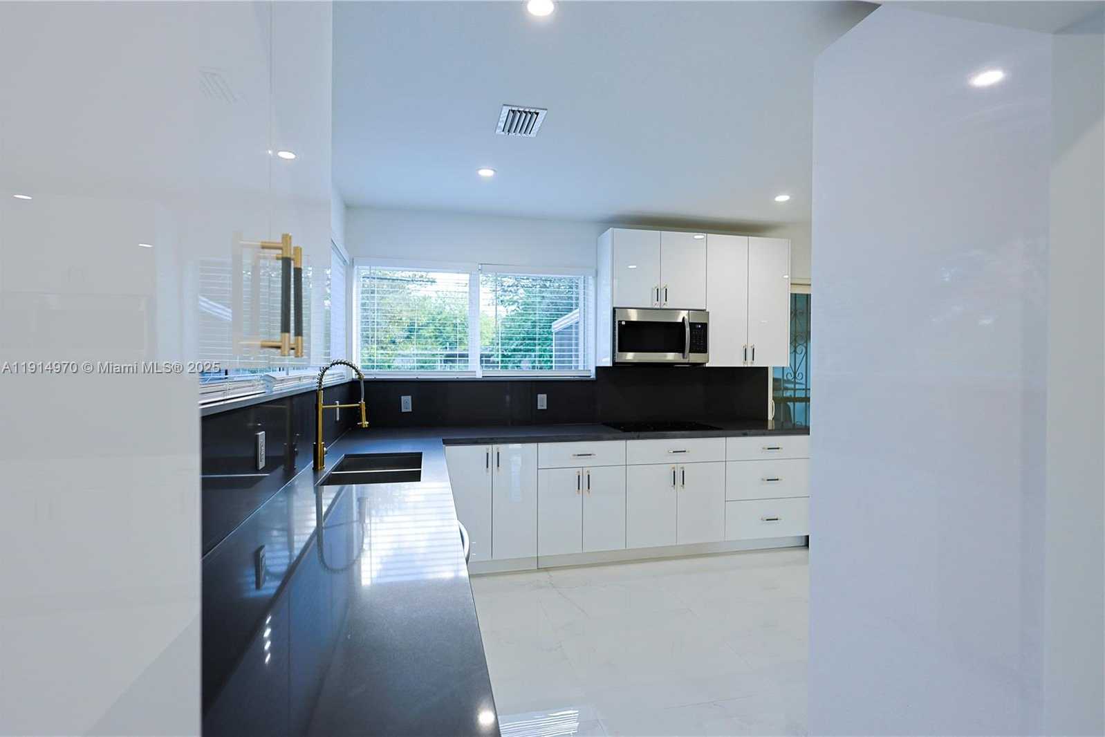 Small Image of 720 NORTH EAST 143RD ST, North Miami Number 8