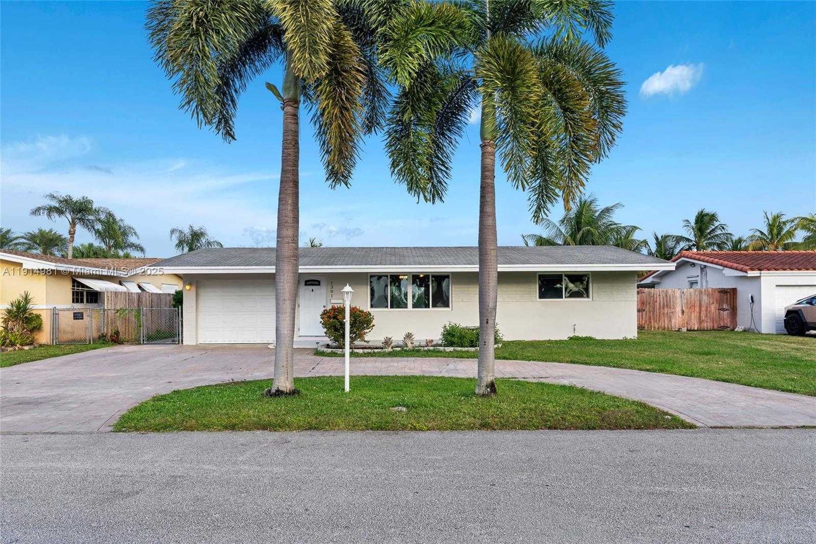 Small Image of 1301 NORTH WEST 87TH WAY, Pembroke Pines Number 1