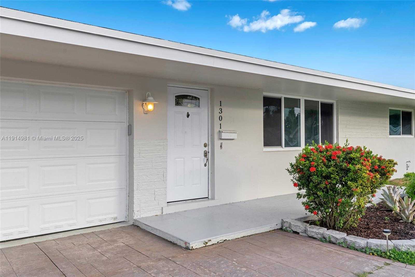 Small Image of 1301 NORTH WEST 87TH WAY, Pembroke Pines Number 10