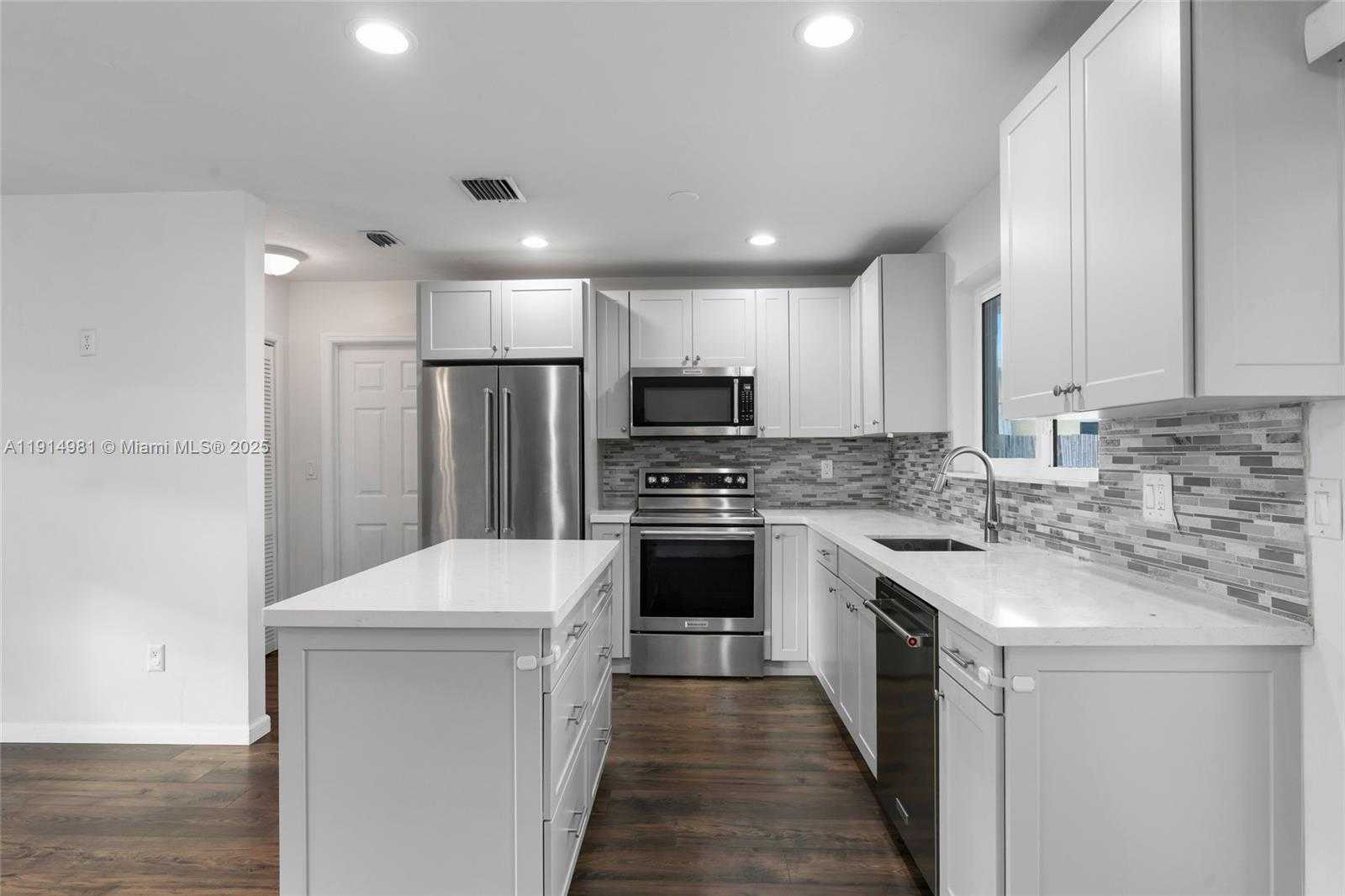 Small Image of 1301 NORTH WEST 87TH WAY, Pembroke Pines Number 17