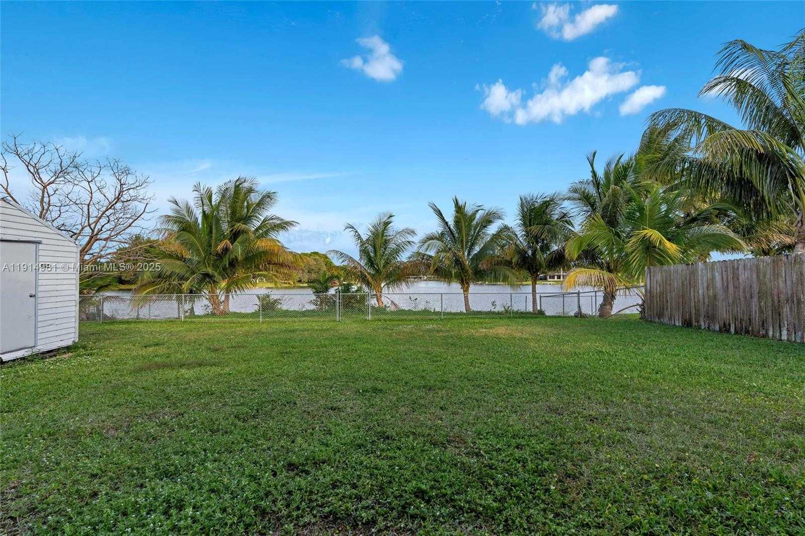 Small Image of 1301 NORTH WEST 87TH WAY, Pembroke Pines Number 27