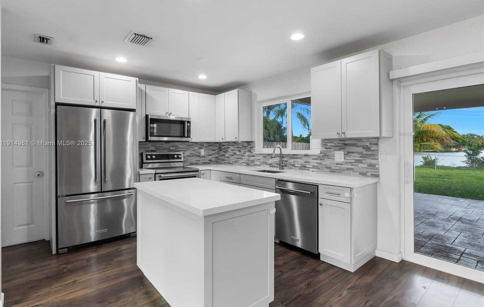 Small Image of 1301 NORTH WEST 87TH WAY, Pembroke Pines Number 3