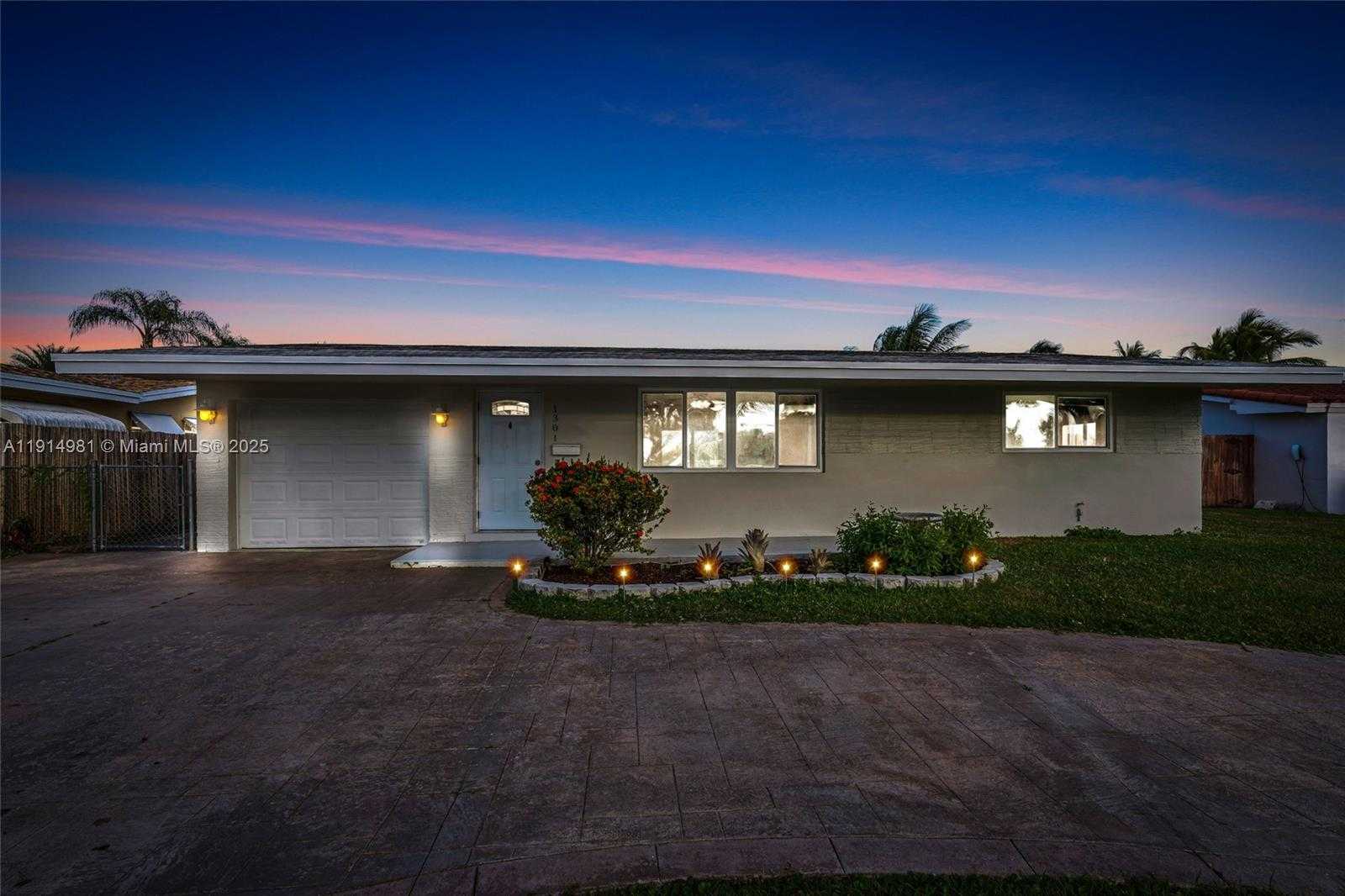 Small Image of 1301 NORTH WEST 87TH WAY, Pembroke Pines Number 6