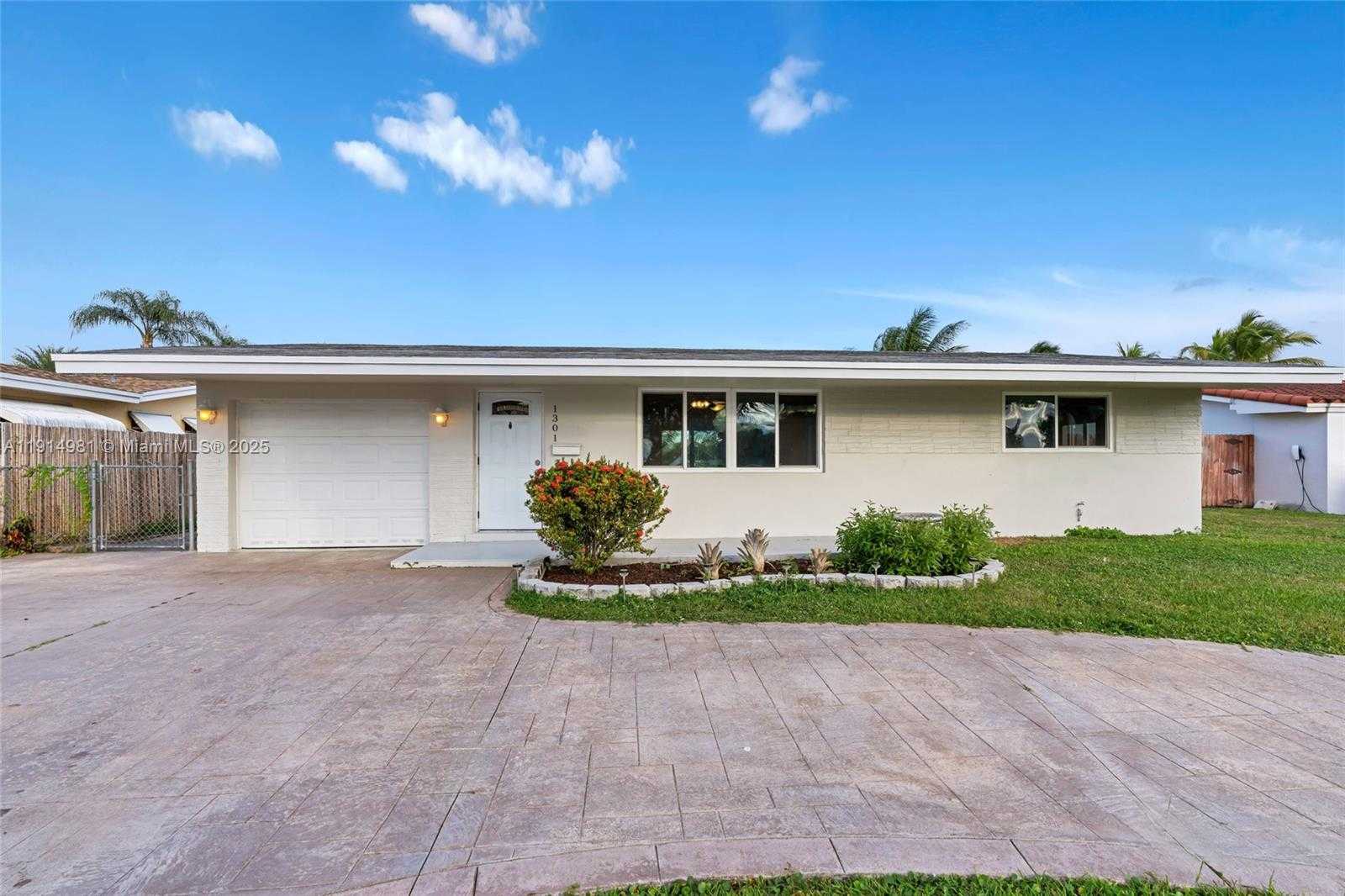 Small Image of 1301 NORTH WEST 87TH WAY, Pembroke Pines Number 8