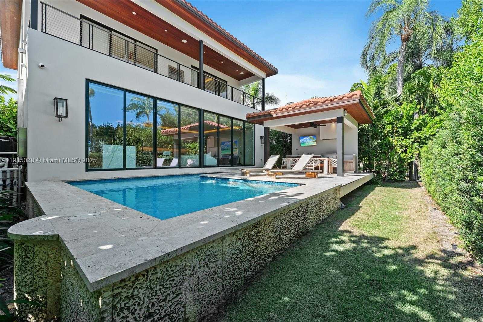 Small Image of Miami Beach Number 15