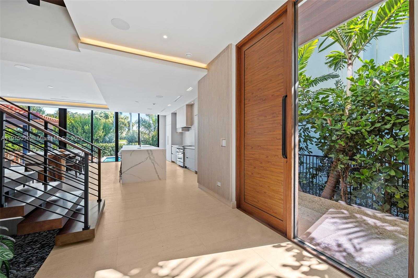 Small Image of Miami Beach Number 17