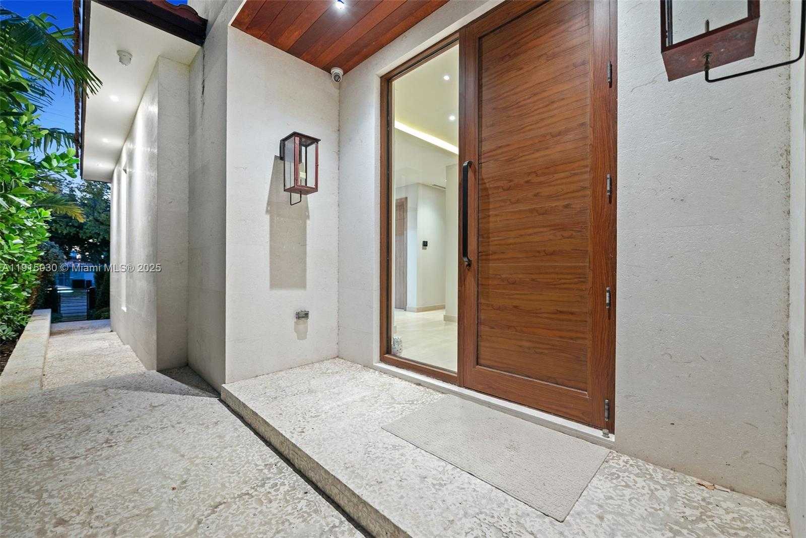 Small Image of Miami Beach Number 26