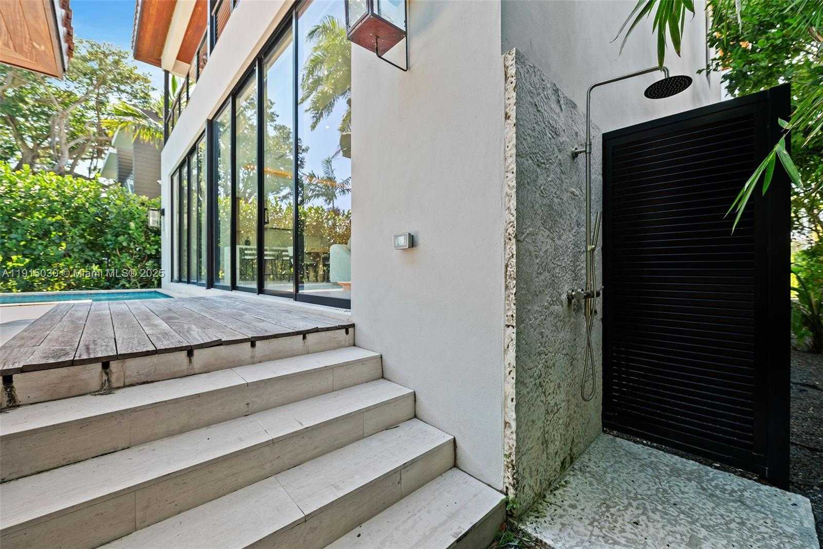 Small Image of Miami Beach Number 31