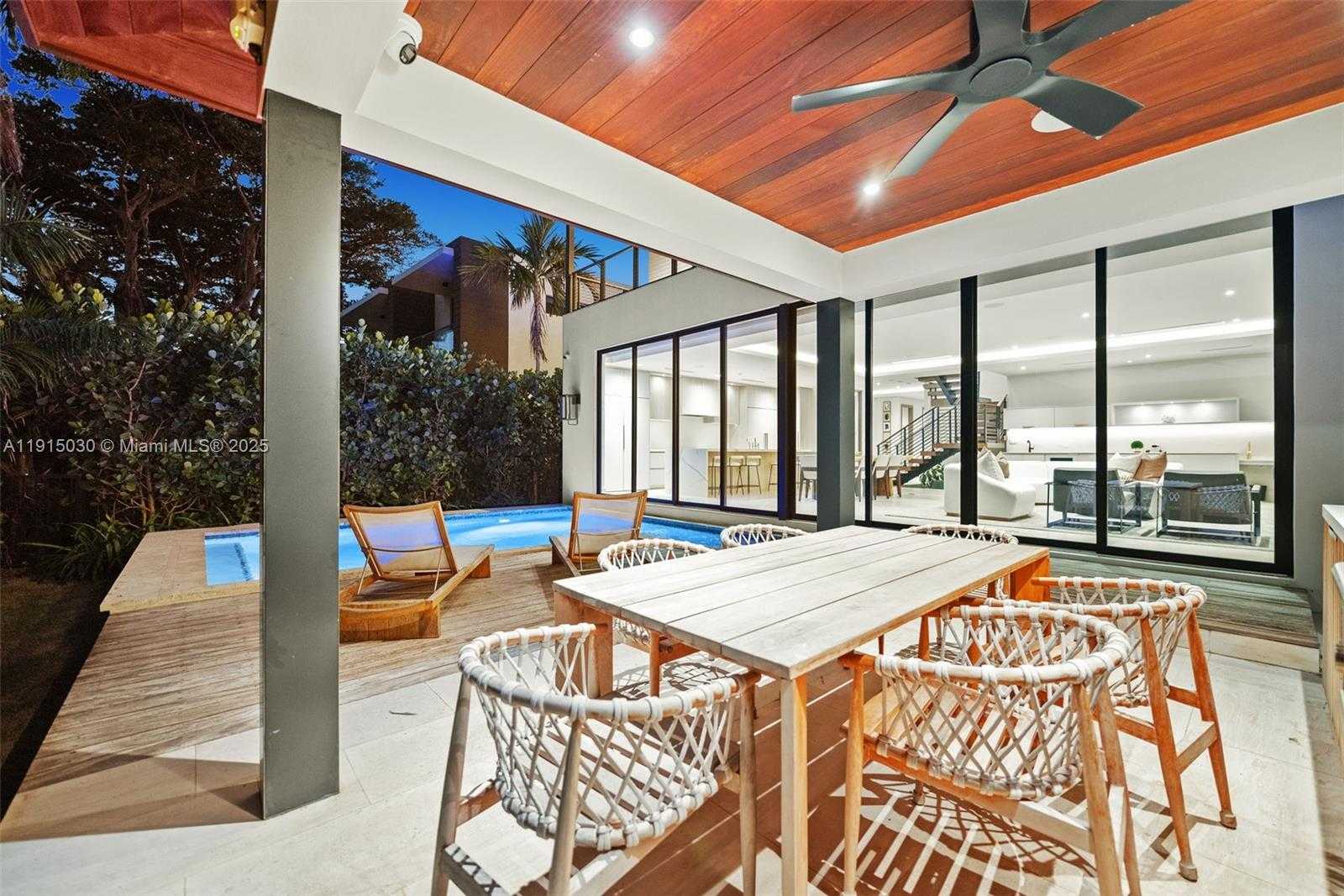 Small Image of Miami Beach Number 32