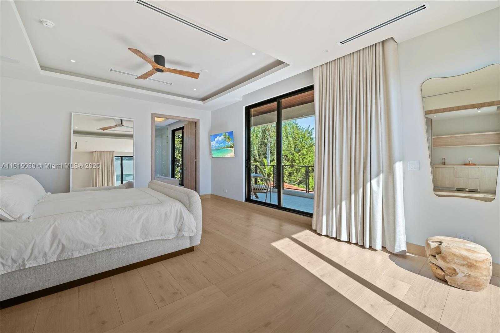 Small Image of Miami Beach Number 35