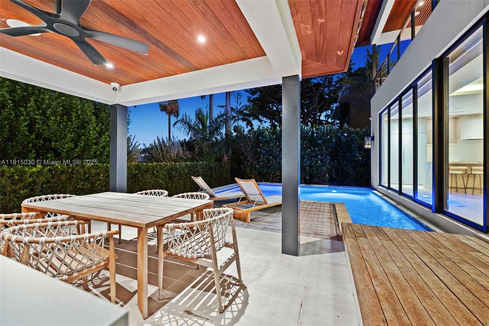 Small Image of Miami Beach Number 36