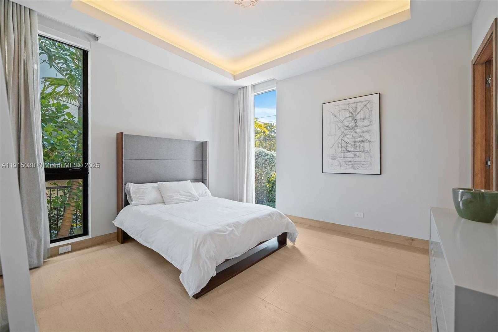 Small Image of Miami Beach Number 43