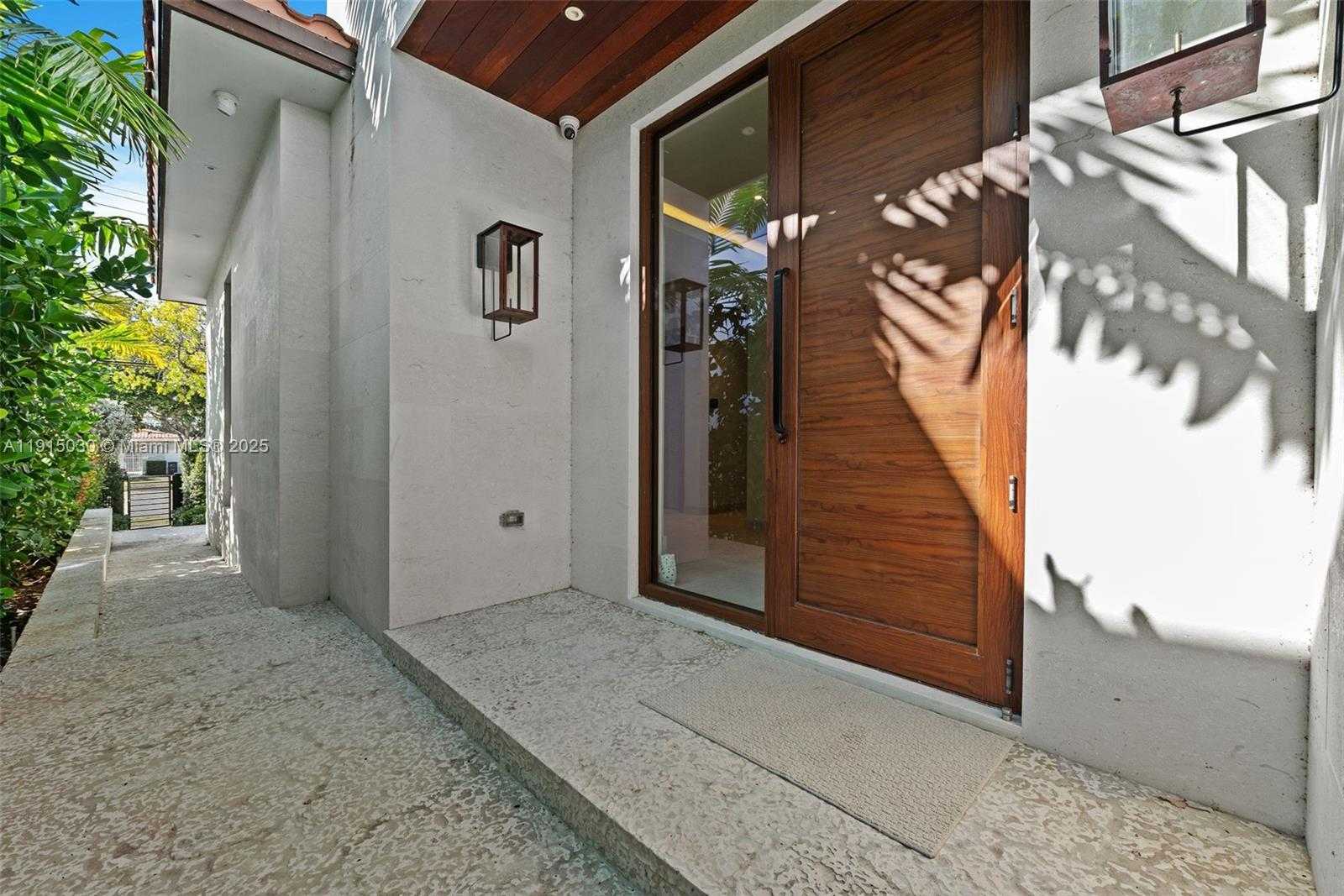 Small Image of Miami Beach Number 9