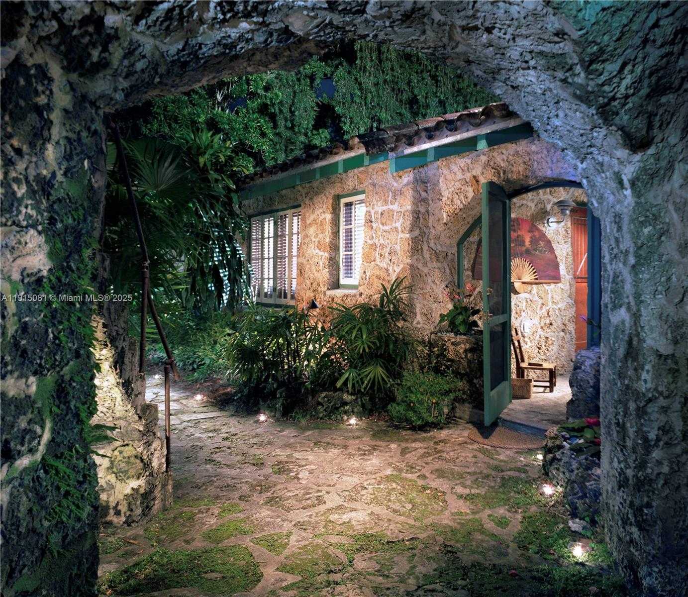 Small Image of 1301 MILAN AVE COTTAGE #4, Coral Gables Number 2