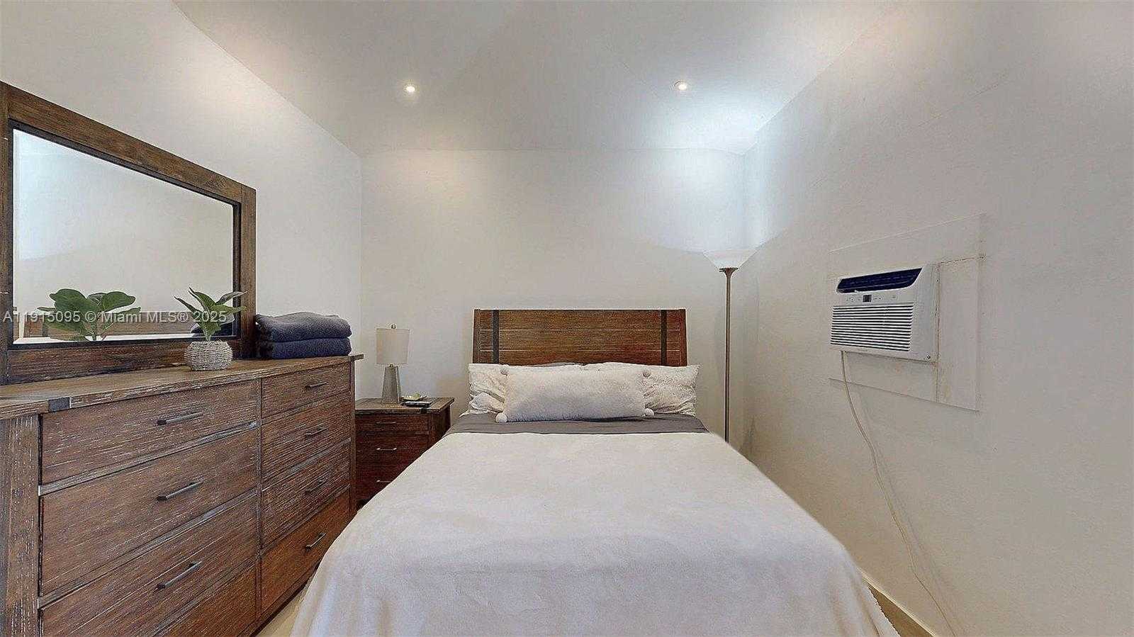 Small Image of 105 NORTH 31ST AVE, Hollywood Number 21