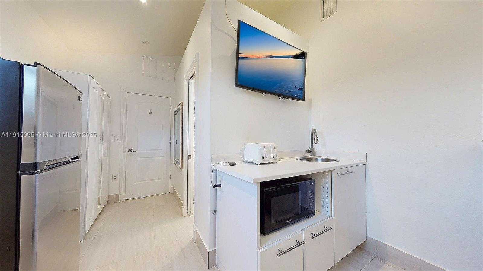 Small Image of 105 NORTH 31ST AVE, Hollywood Number 23