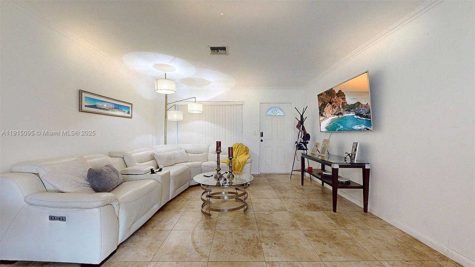 Small Image of 105 NORTH 31ST AVE, Hollywood Number 5