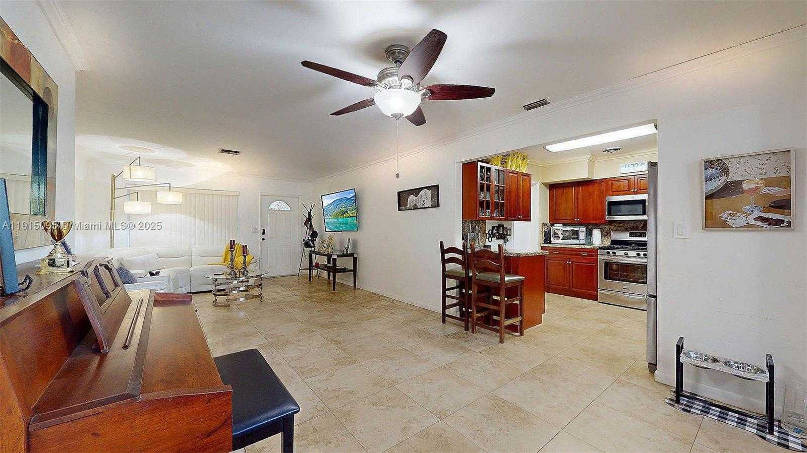 Small Image of 105 NORTH 31ST AVE, Hollywood Number 7