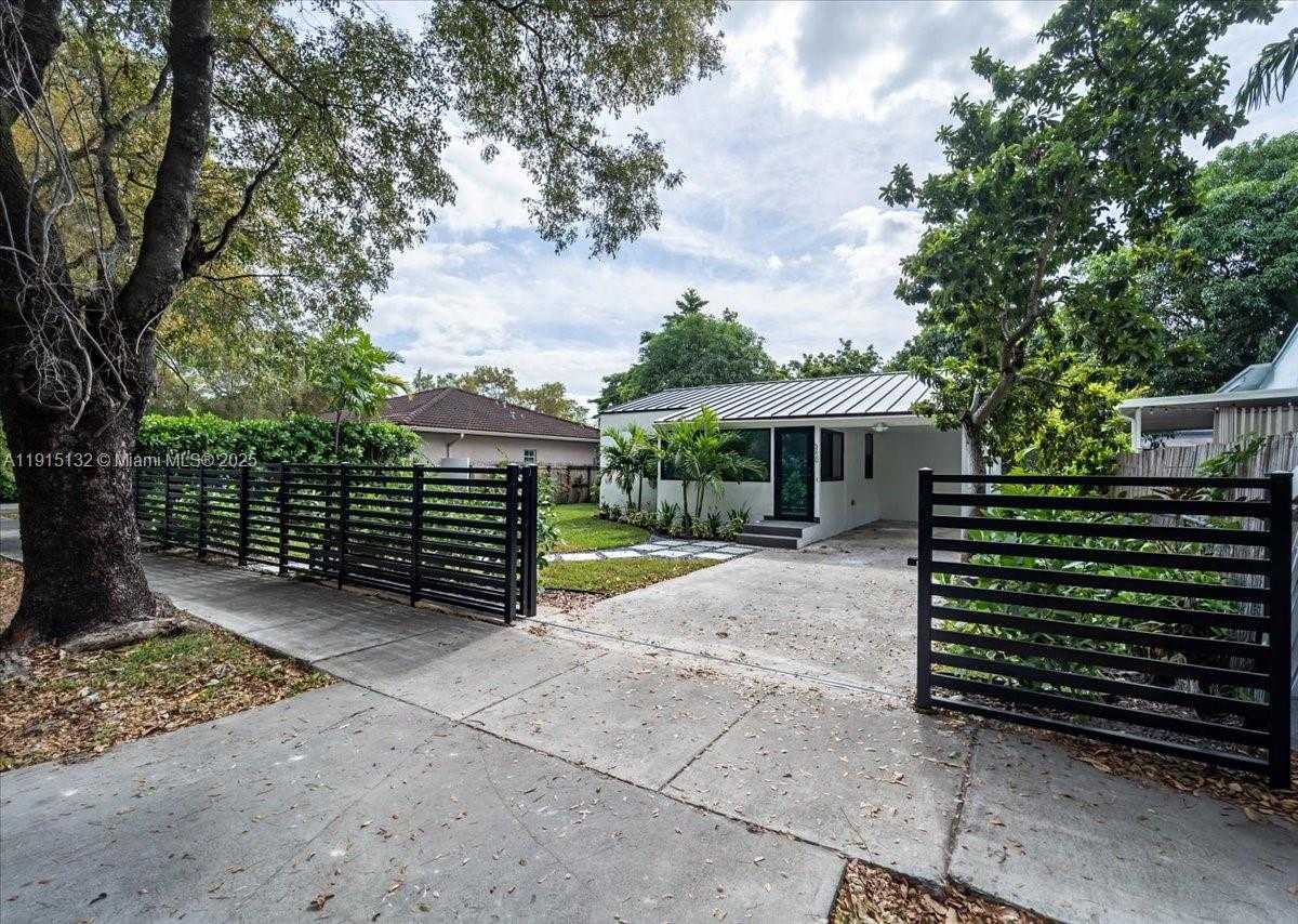 Small Image of 5220 SOUTH WEST 6 ST, Miami Number 10