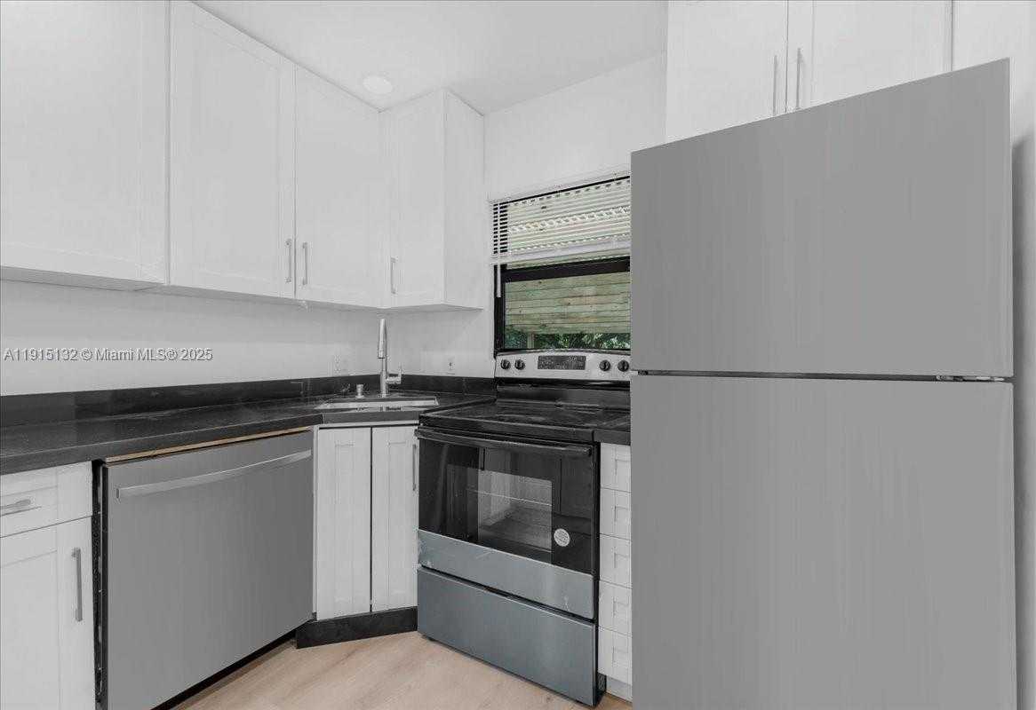 Small Image of 5220 SOUTH WEST 6 ST, Miami Number 12