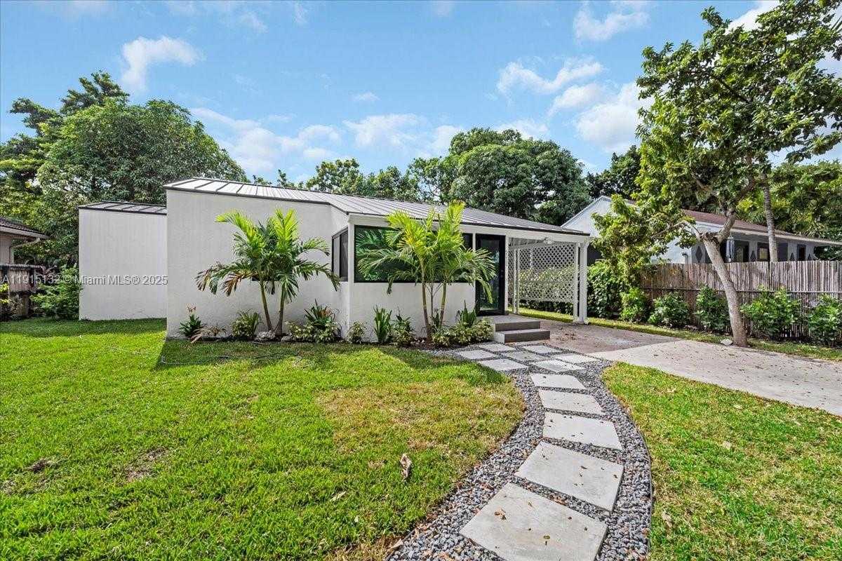 Small Image of 5220 SOUTH WEST 6 ST, Miami Number 15