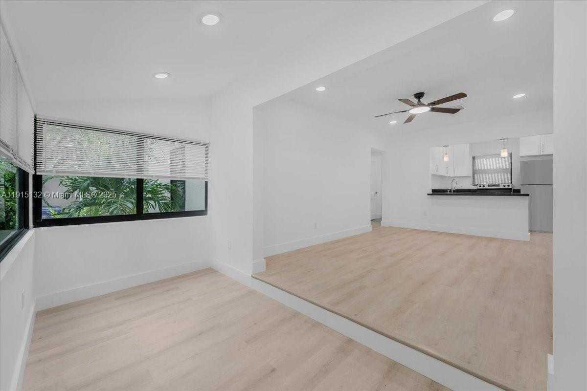 Small Image of 5220 SOUTH WEST 6 ST, Miami Number 19