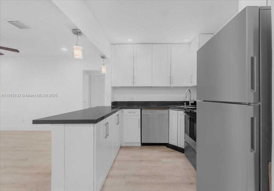 Small Image of 5220 SOUTH WEST 6 ST, Miami Number 25