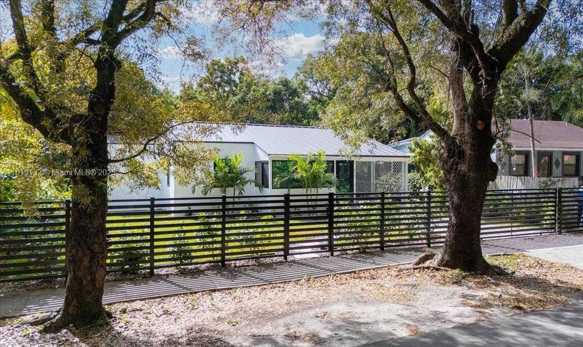 Small Image of 5220 SOUTH WEST 6 ST, Miami Number 4