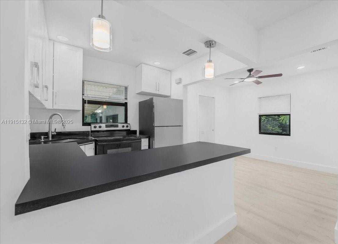 Small Image of 5220 SOUTH WEST 6 ST, Miami Number 44