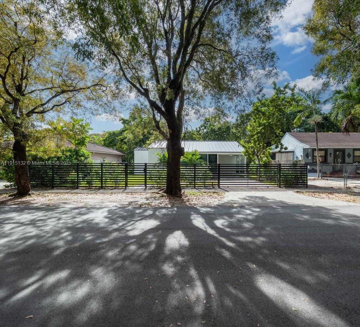 Small Image of 5220 SOUTH WEST 6 ST, Miami Number 5