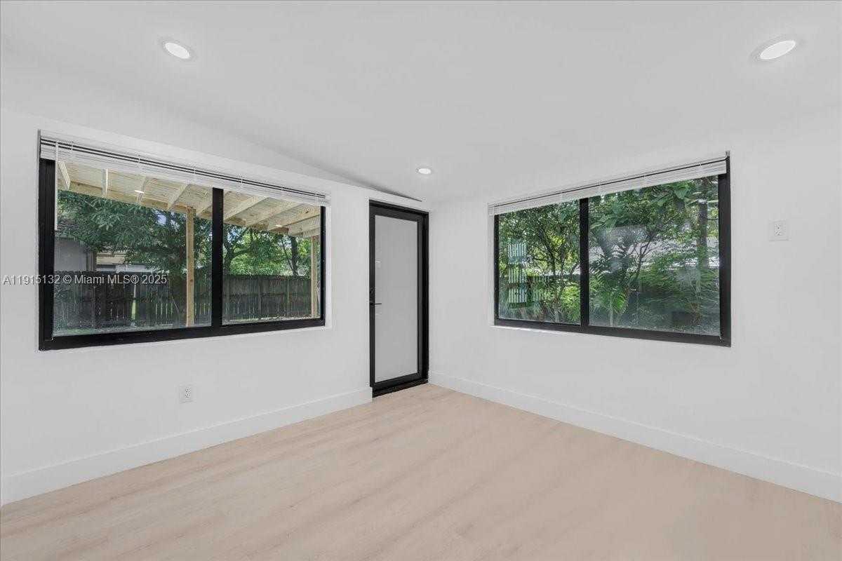 Small Image of 5220 SOUTH WEST 6 ST, Miami Number 54