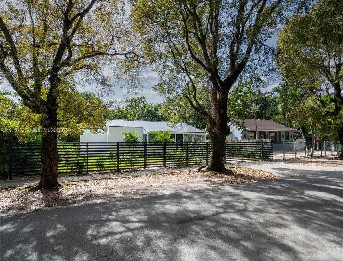 Small Image of 5220 SOUTH WEST 6 ST, Miami Number 6