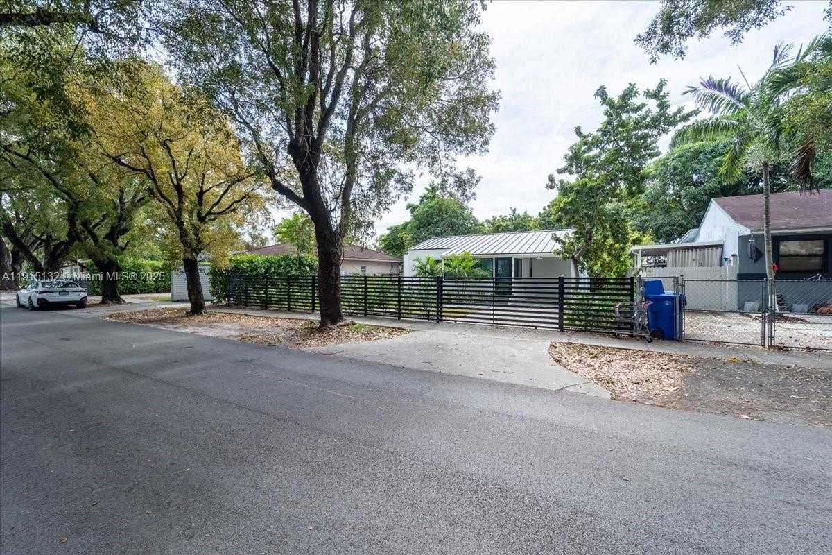 Small Image of 5220 SOUTH WEST 6 ST, Miami Number 7