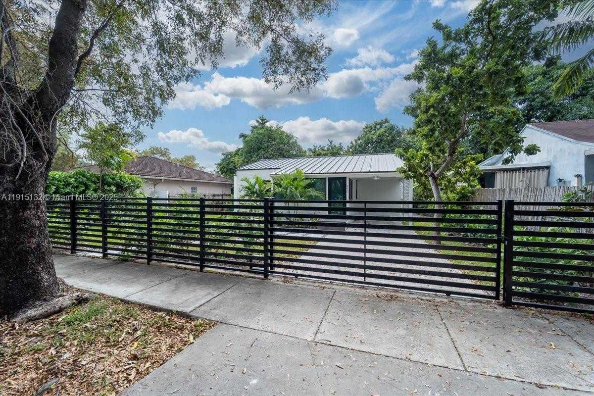 Small Image of 5220 SOUTH WEST 6 ST, Miami Number 9