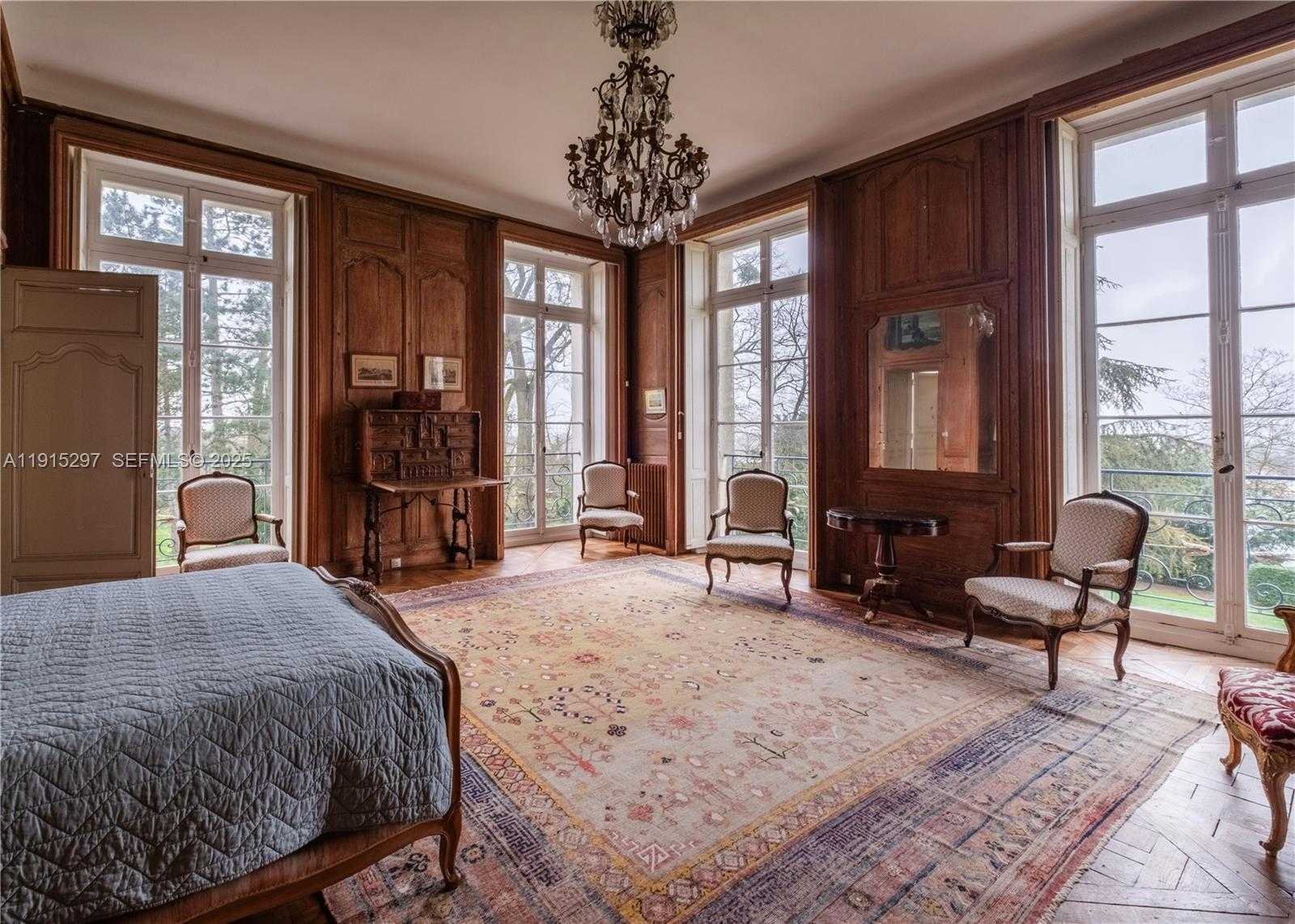 Small Image of 53 Rte de Saint-Germain, 78860 Saint-Nom-la-Bretèche, France Number 10