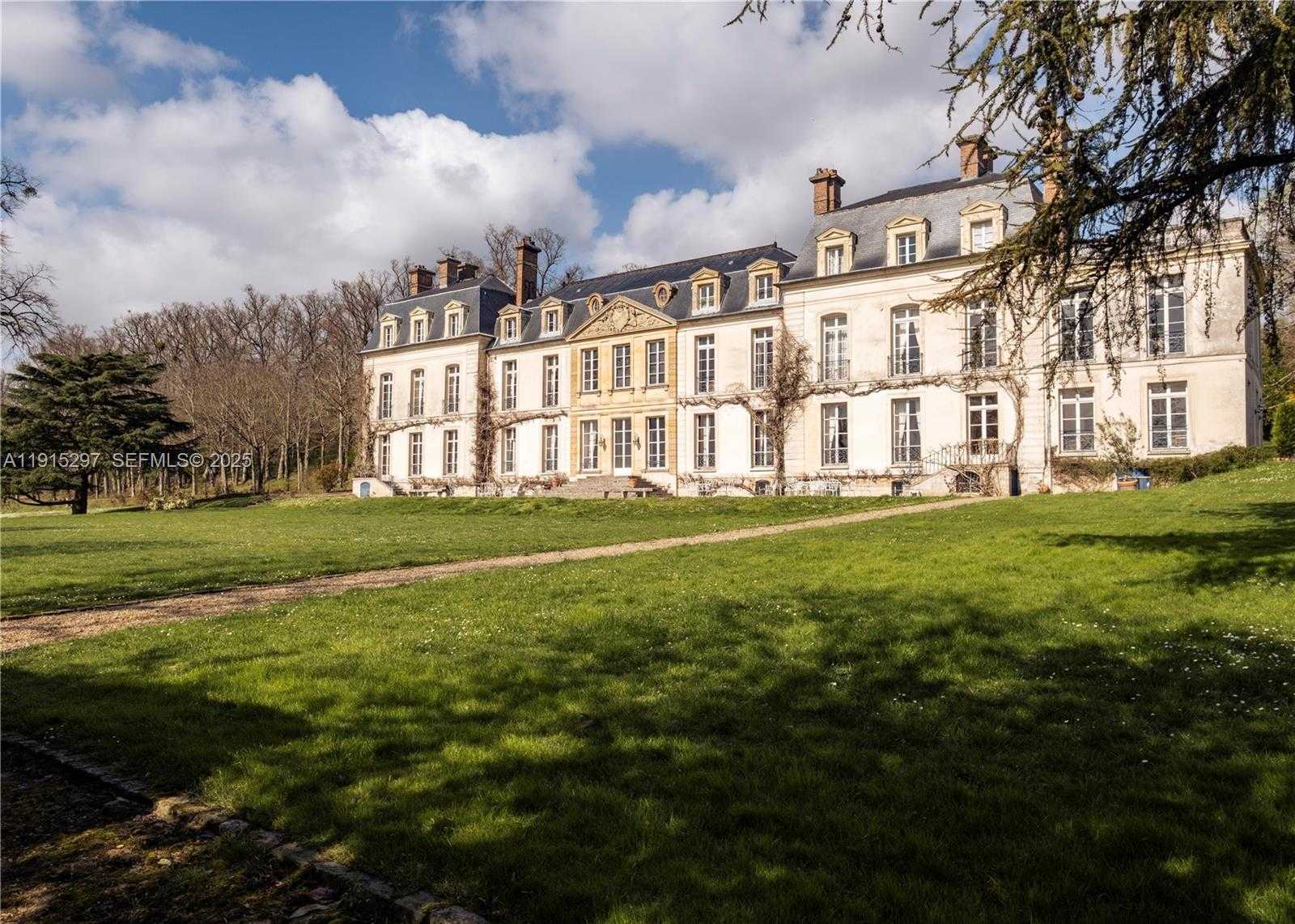 Small Image of 53 Rte de Saint-Germain, 78860 Saint-Nom-la-Bretèche, France Number 12