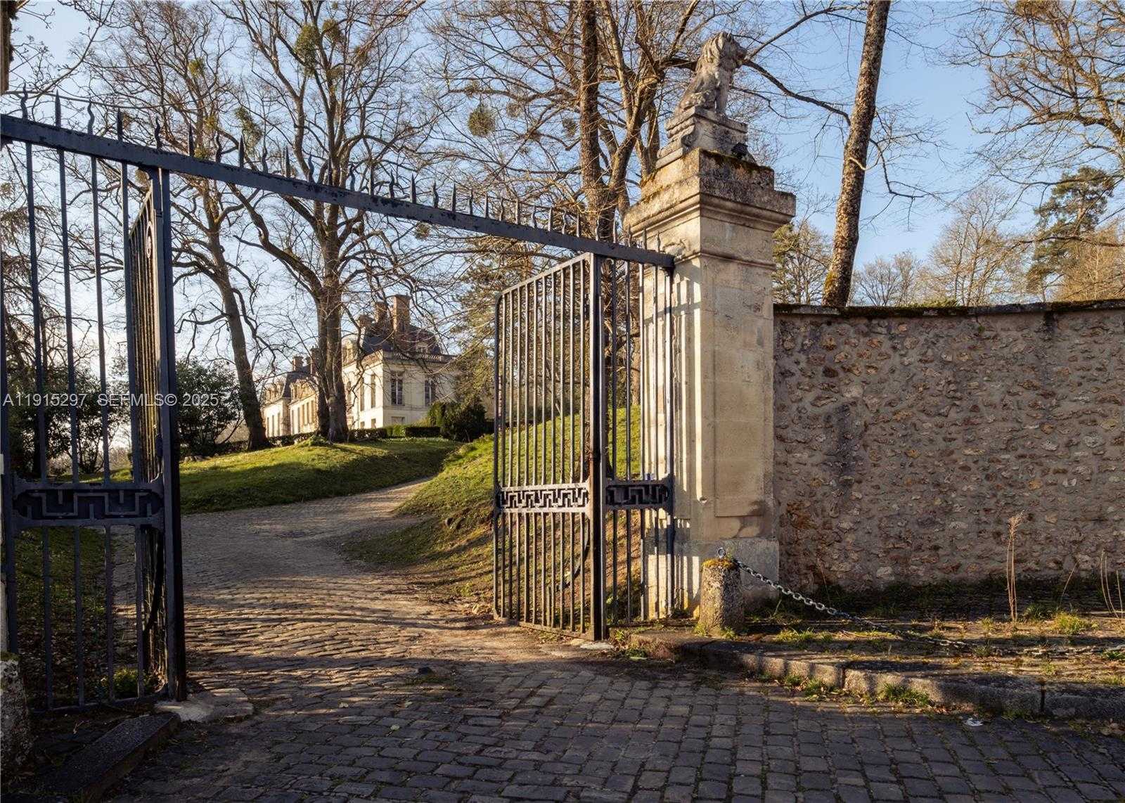 Small Image of 53 Rte de Saint-Germain, 78860 Saint-Nom-la-Bretèche, France Number 14