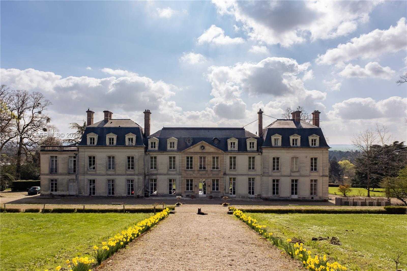 Small Image of 53 Rte de Saint-Germain, 78860 Saint-Nom-la-Bretèche, France Number 2