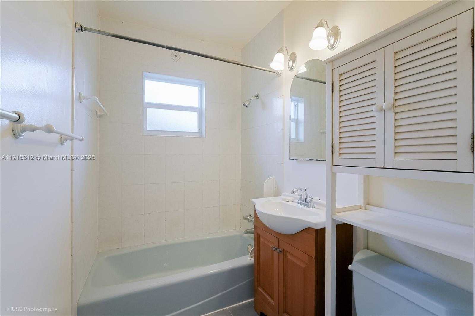 Small Image of Miami Number 12