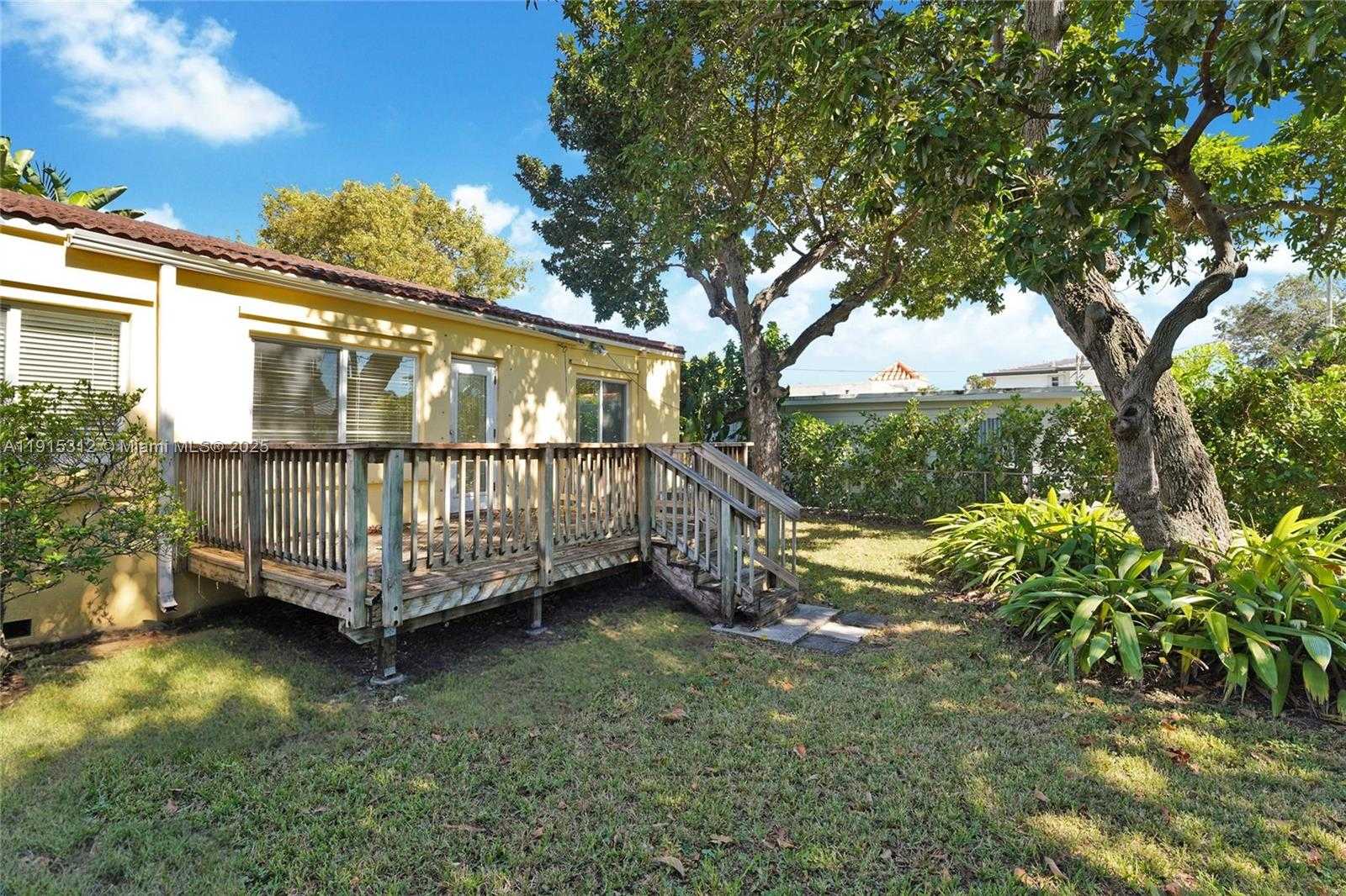 Small Image of Miami Number 15