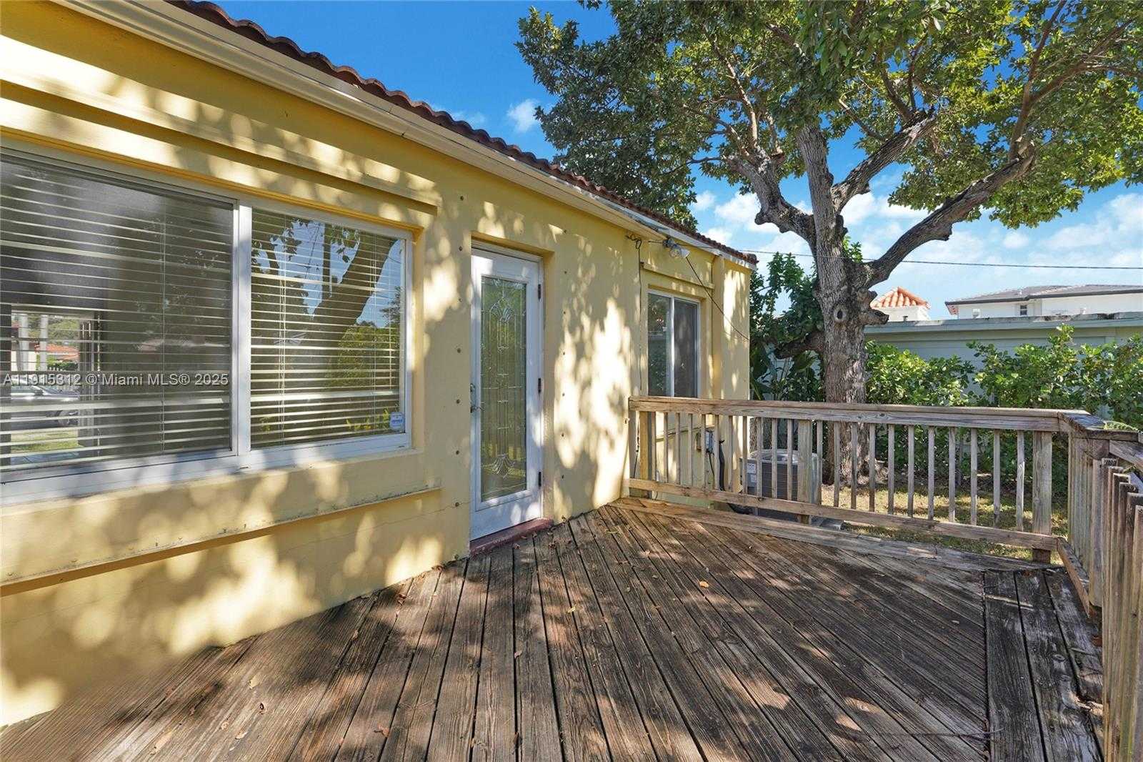 Small Image of Miami Number 17