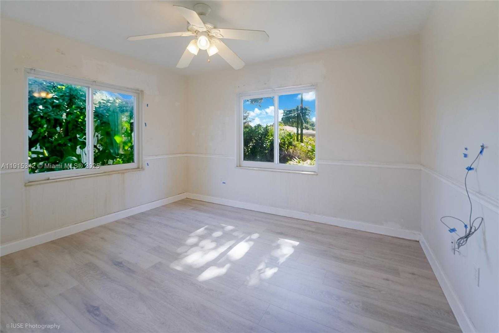 Small Image of Miami Number 21