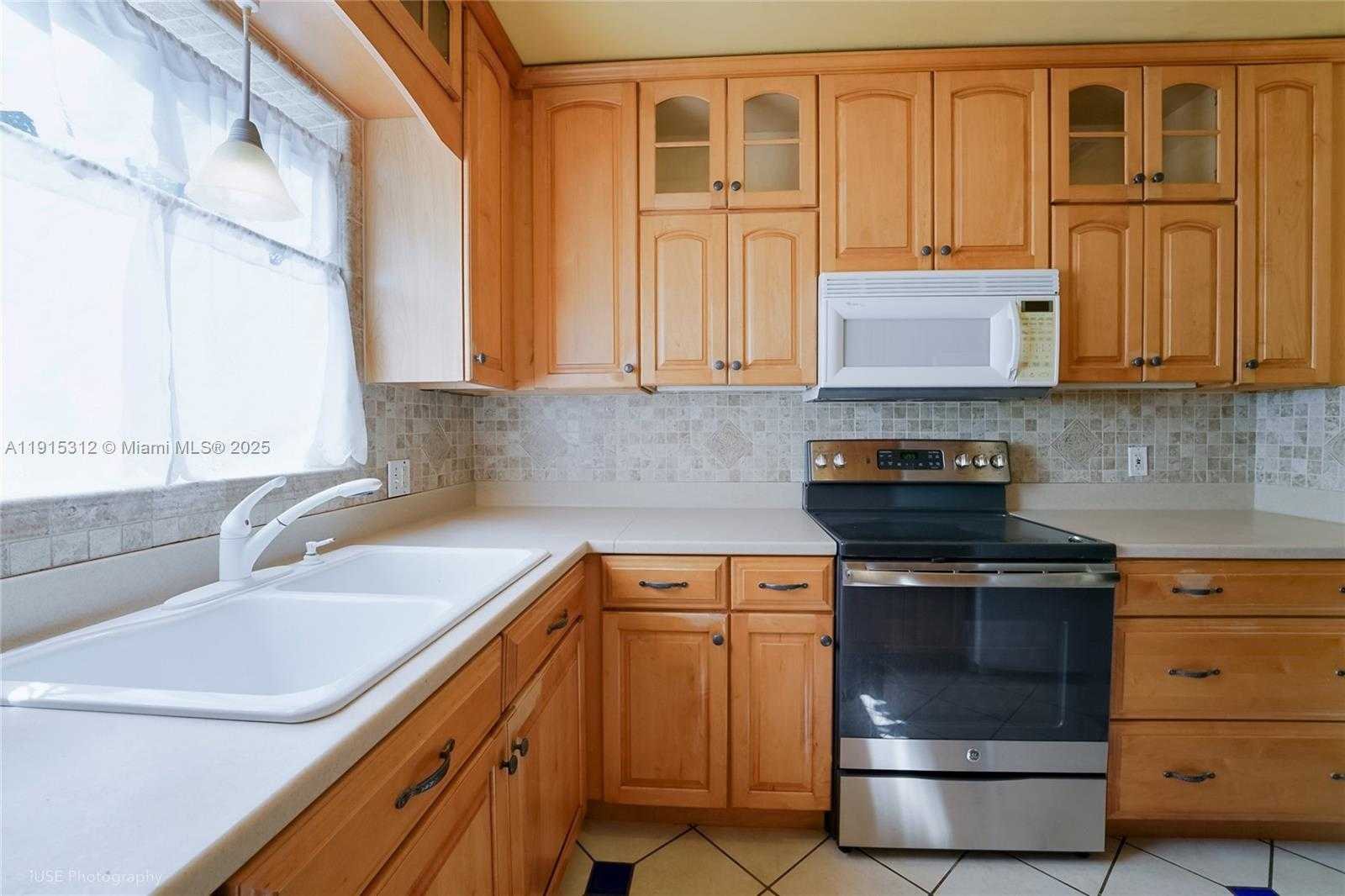 Small Image of Miami Number 4