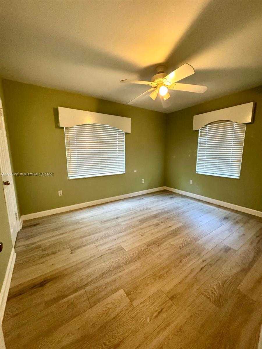 Small Image of Miami Number 7