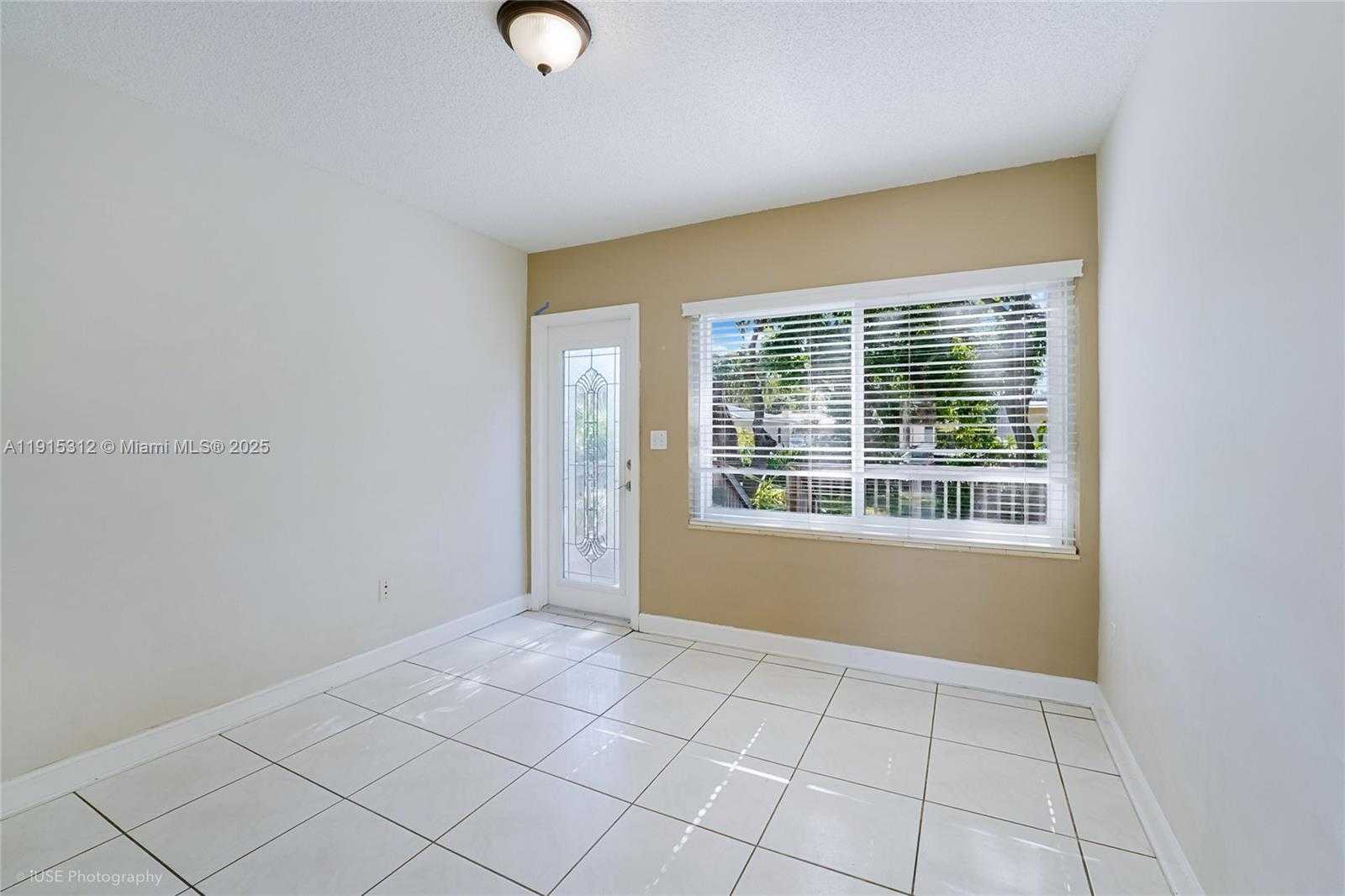 Small Image of Miami Number 8