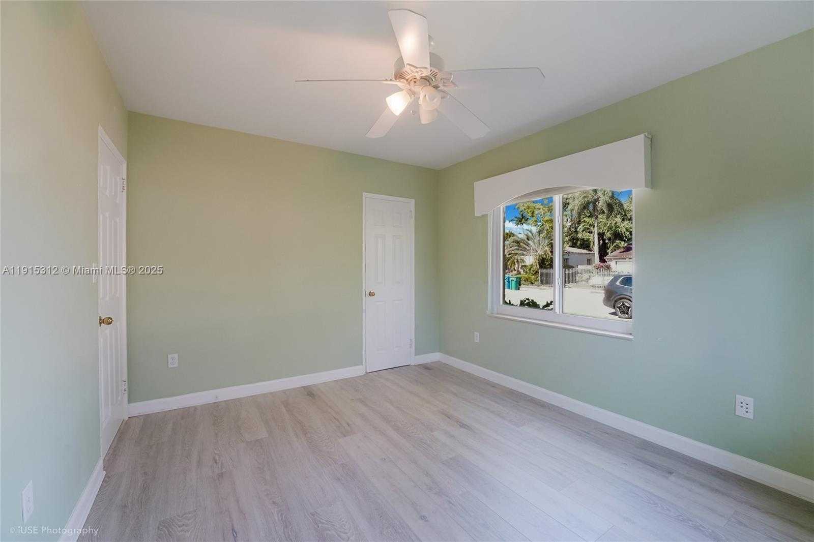 Small Image of Miami Number 9