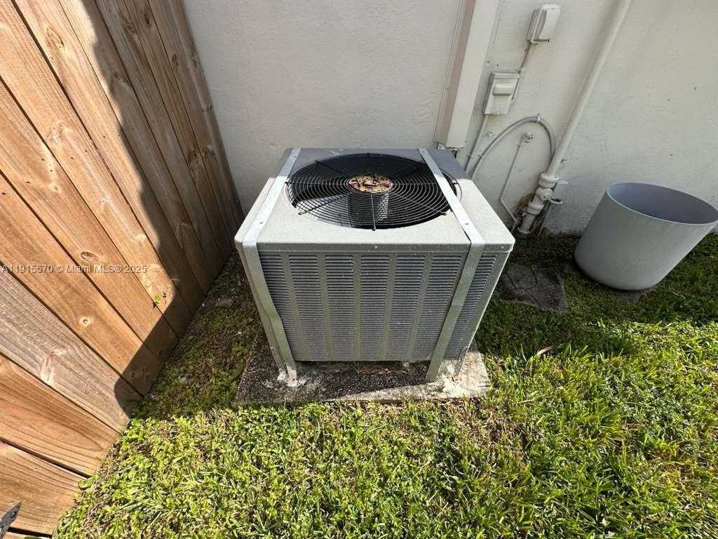 Small Image of 165 NORTH EAST 98TH ST, Miami Shores Number 11