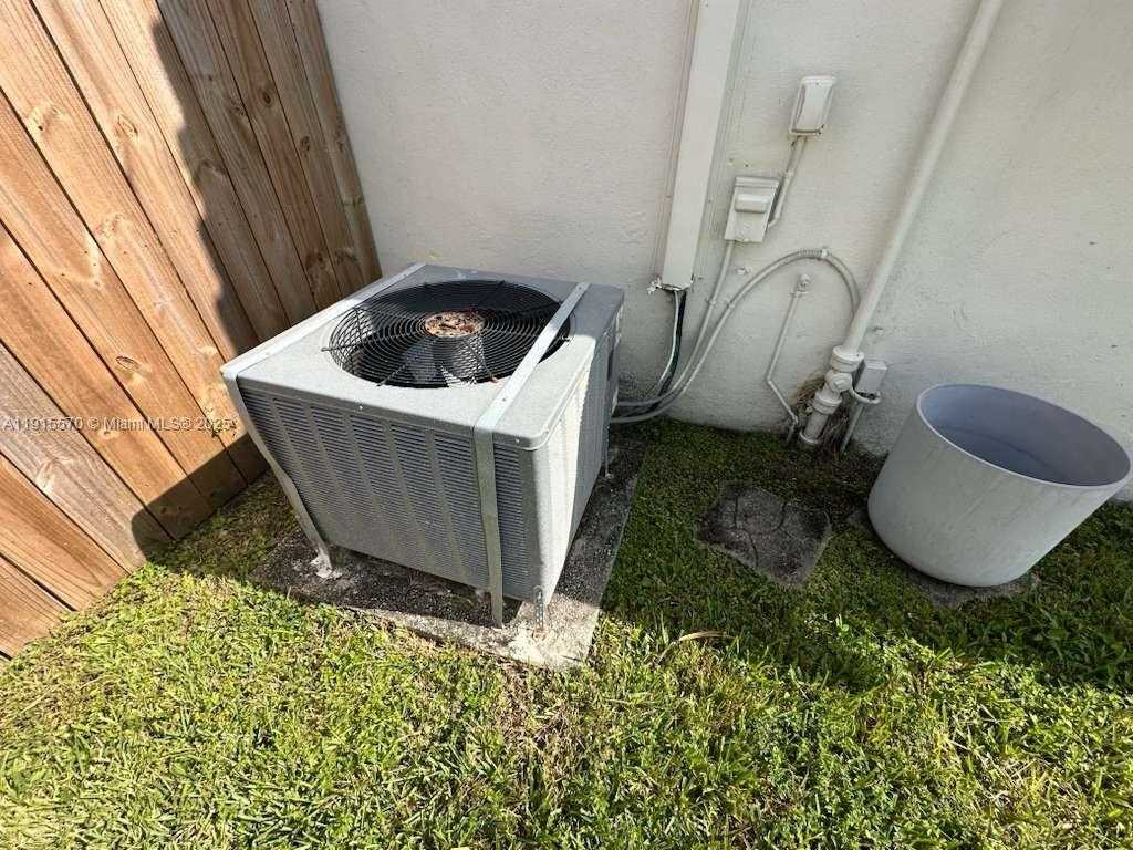 Small Image of 165 NORTH EAST 98TH ST, Miami Shores Number 6