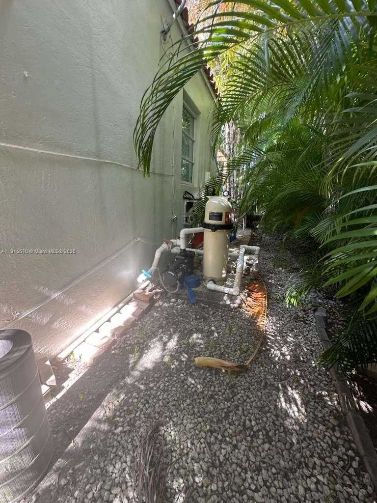 Small Image of 165 NORTH EAST 98TH ST, Miami Shores Number 8